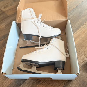 American athletic Figure Ice Skates beginner, tricot Style 215, size 4 women 5